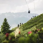 Omaela Aparthotel 4*