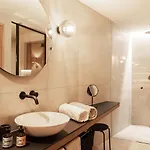 Omaela 4*